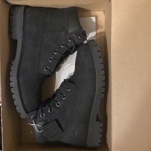 TIMBERLAND boots 6” black nubuck Juniors US size 5/ EU 37.5